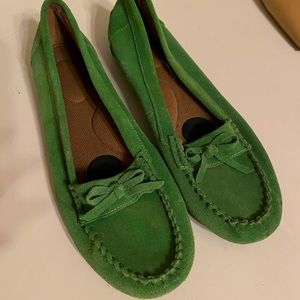 Pluggz flat shoes. Women's Green suede shoes. chic flats size 9. Grounding foot